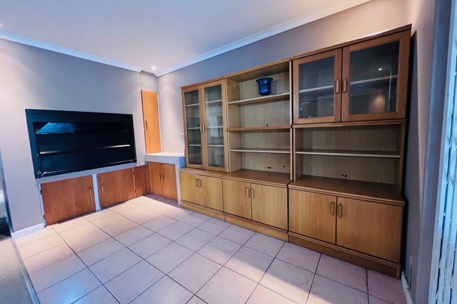 To Let 4 Bedroom Property for Rent in Parow Golf Course Western Cape